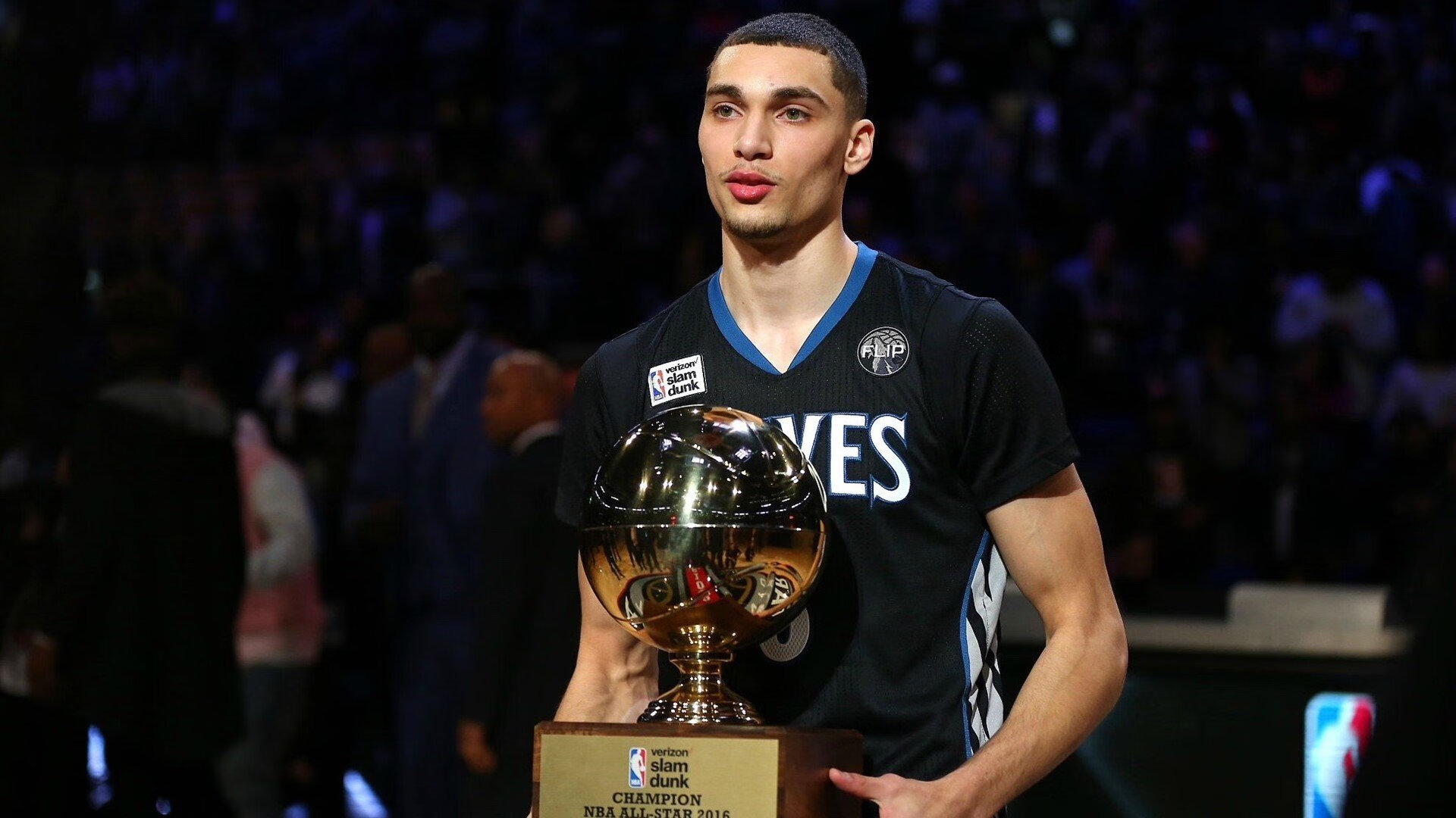 九游体育-上海男篮引进外援中锋,阵容更具深度,上海男篮队史最佳外援